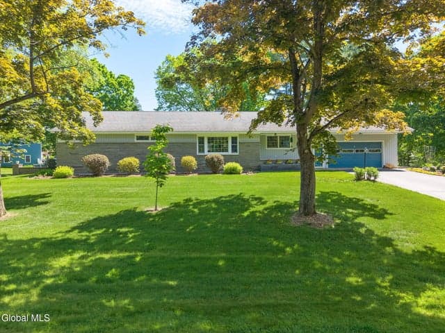 6 W Hite Court, Guilderland, NY, photo 1