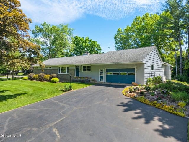 6 W Hite Court, Guilderland, NY, photo 2