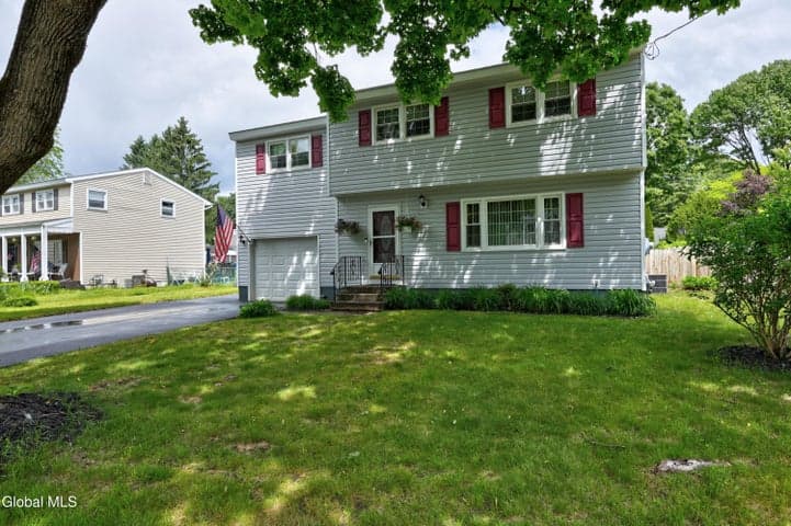 30 Fredrick Drive, Saratoga Springs, NY, photo 1