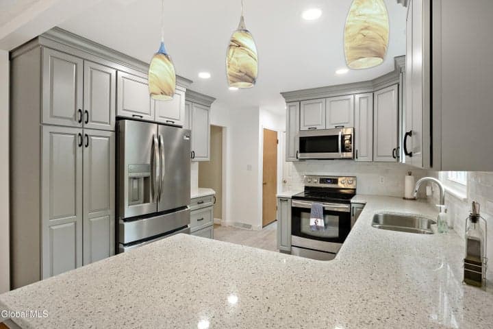 30 Fredrick Drive, Saratoga Springs, NY, photo 4
