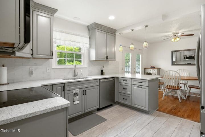 30 Fredrick Drive, Saratoga Springs, NY, photo 3