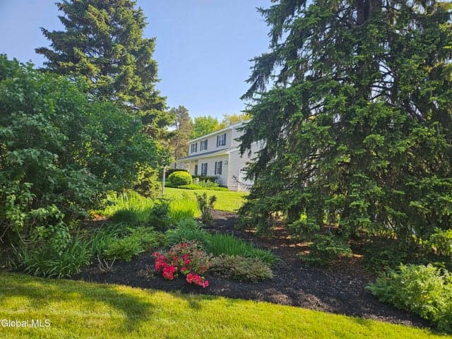 2122 Orchard Park Drive, Niskayuna, NY, photo 2