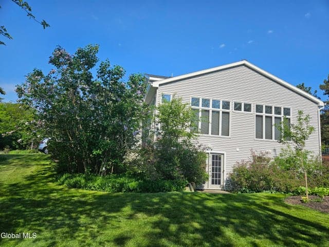 2122 Orchard Park Drive, Niskayuna, NY, photo 3