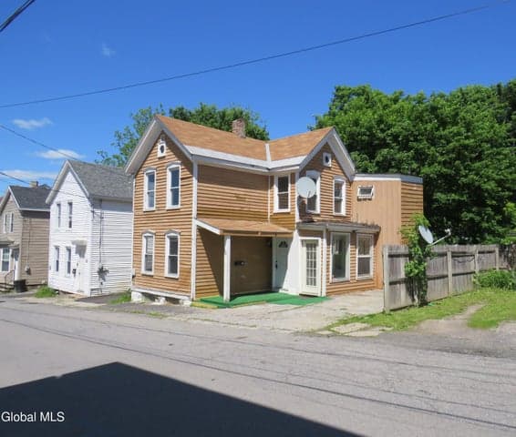 12 Glebe Street, Johnstown, NY, photo 1