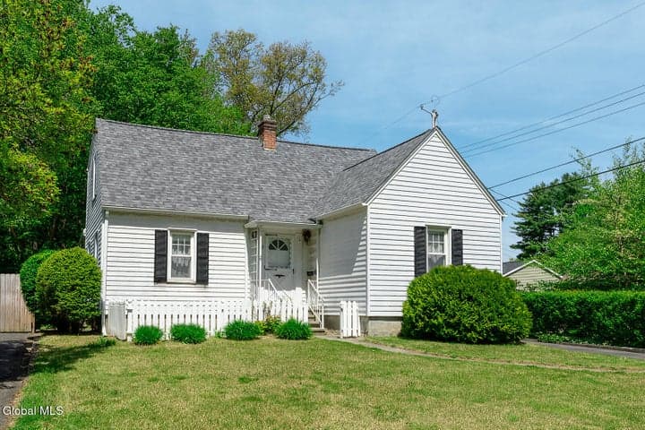 22 Westlyn Court, Guilderland, NY, photo 2