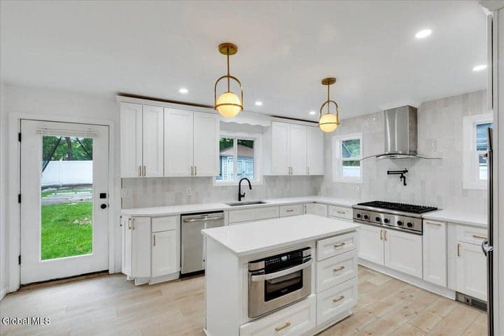 2115 Colgate Place, Schenectady, NY, photo 2