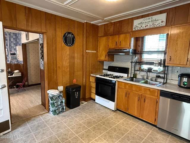 12 Pacific Street, Granville, NY, photo 4