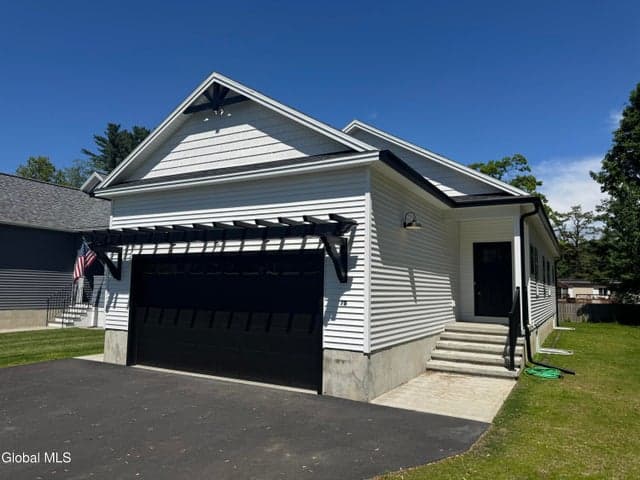 7B Parkview Avenue, Queensbury, NY, photo 1