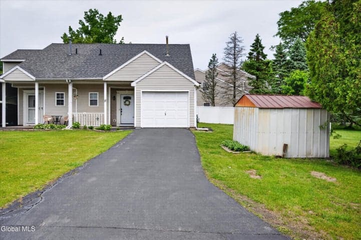 17 Diane Court, Cohoes, NY, photo 1