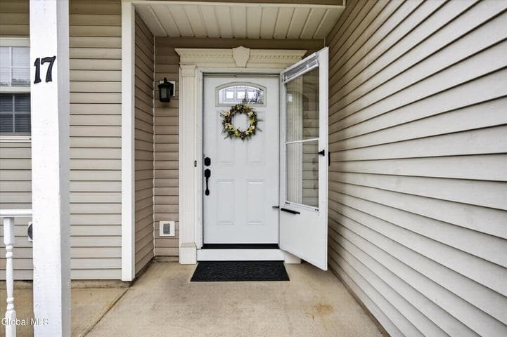17 Diane Court, Cohoes, NY, photo 3