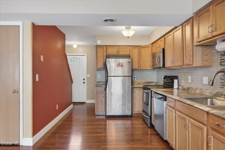 17 Diane Court, Cohoes, NY, photo 5