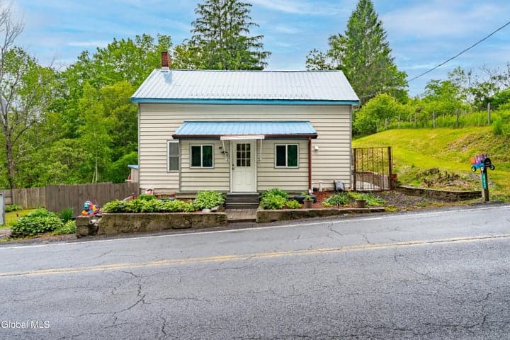 843 New York 43, Stephentown, NY, photo 2