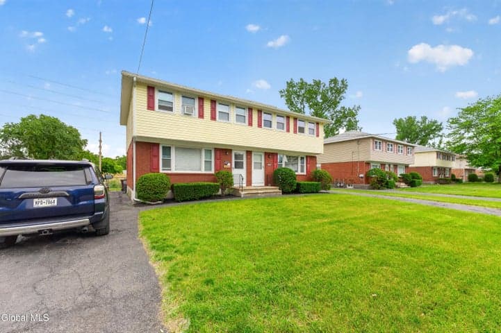 30 Commodore Street, Colonie, NY, photo 2