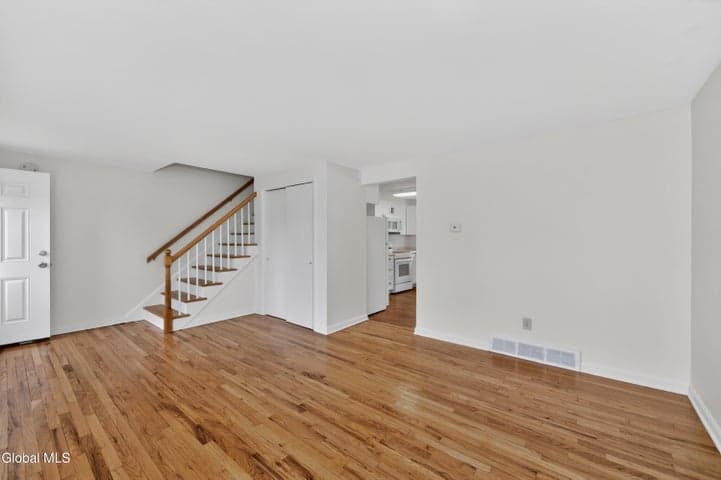 30 Commodore Street, Colonie, NY, photo 5