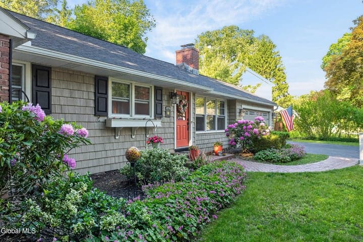 2 Avon Road, Bethlehem, NY, photo 2