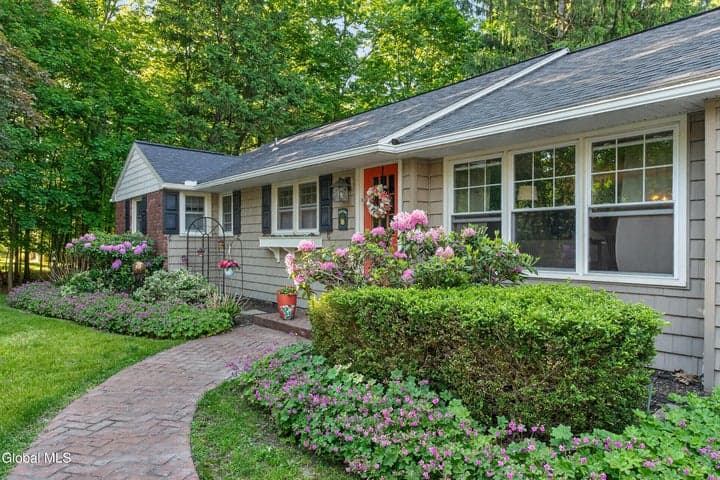 2 Avon Road, Bethlehem, NY, photo 4