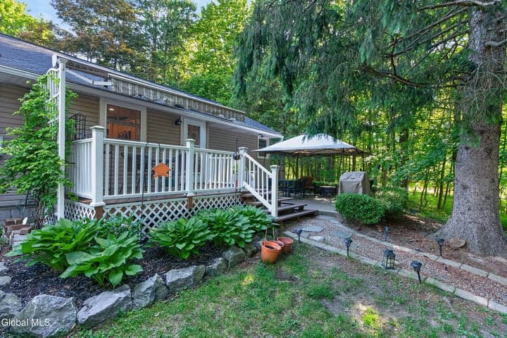 2 Avon Road, Bethlehem, NY, photo 3