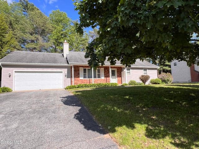 7 Sweetbriar Lane, Queensbury, NY, photo 1