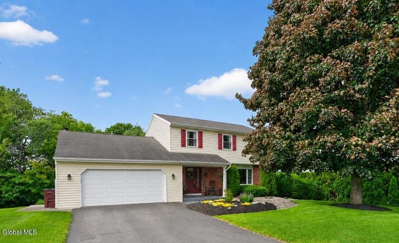 19 Debbie Marie Court, Colonie, NY, photo 1
