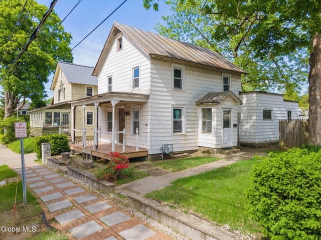 28 Warren Street, Saratoga Springs, NY, photo 2