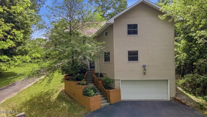 207 Hillcrest Avenue, Albany, NY, photo 2