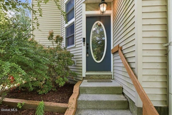 207 Hillcrest Avenue, Albany, NY, photo 3