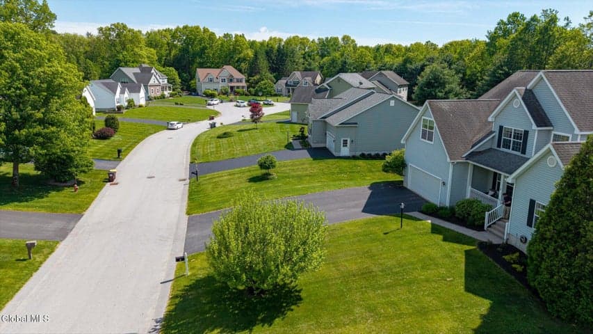 6 Lenca Court, Wilton, NY, photo 5