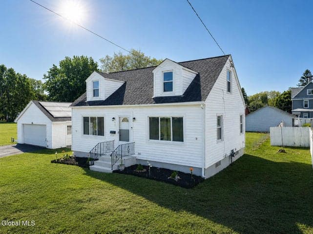 90 Clizbe Avenue, Amsterdam, NY, photo 1
