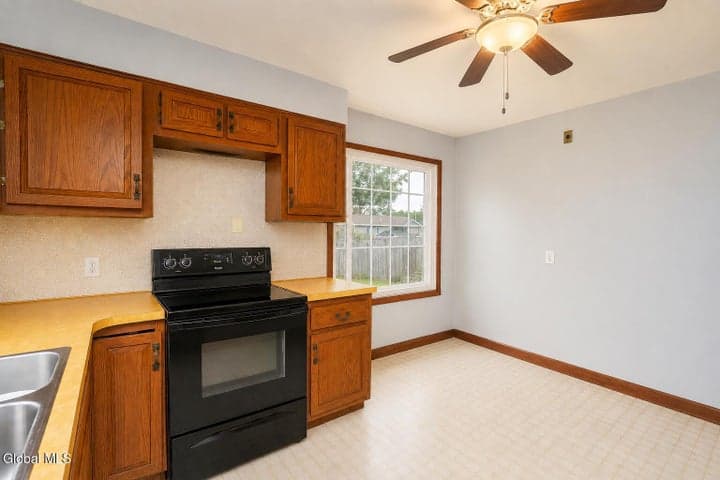 90 Clizbe Avenue, Amsterdam, NY, photo 5