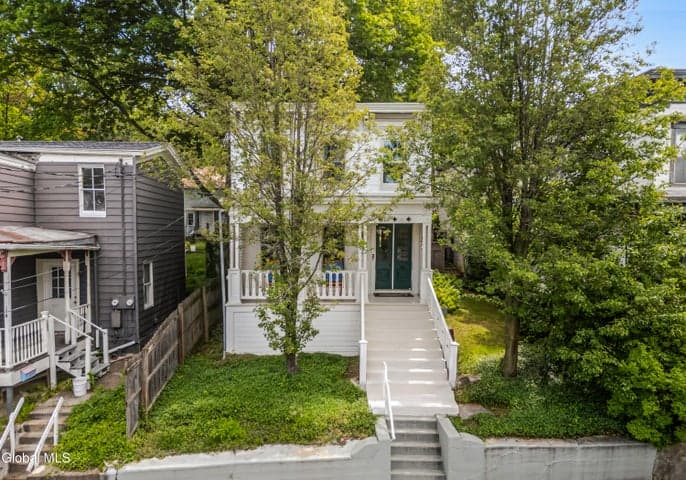 16 Worth Avenue, Hudson, NY