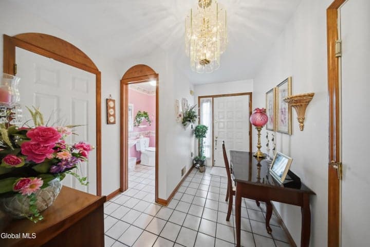 11 Bridgewood Lane, Watervliet, NY, photo 3
