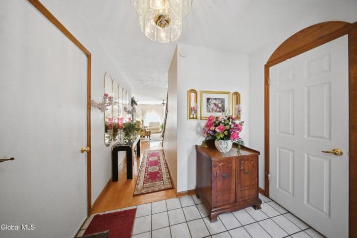 11 Bridgewood Lane, Watervliet, NY, photo 5