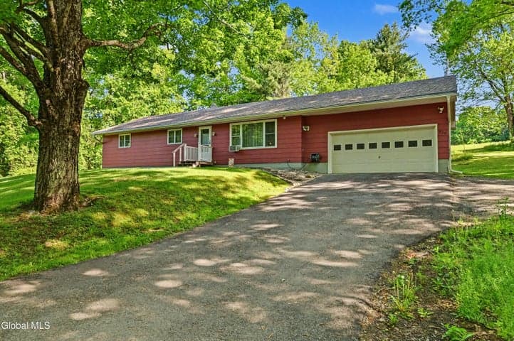 206 Hillview Road, Gloversville, NY, photo 1