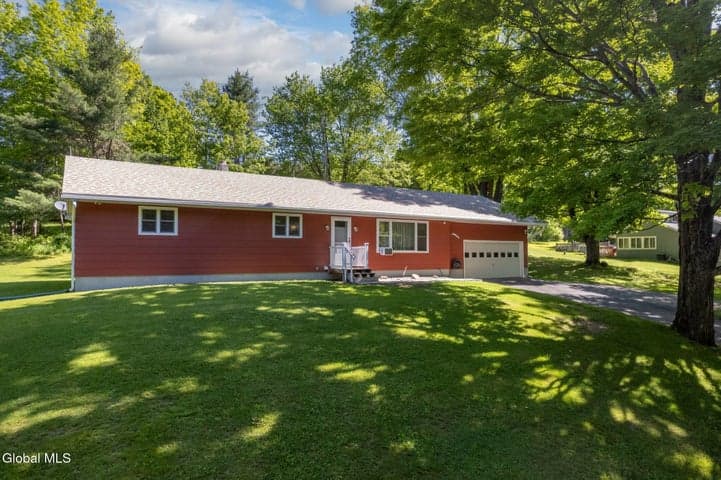 206 Hillview Road, Gloversville, NY, photo 3