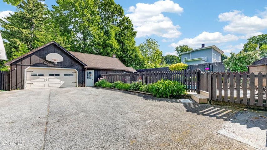 19 W Montgomery Street, Johnstown, NY, photo 2