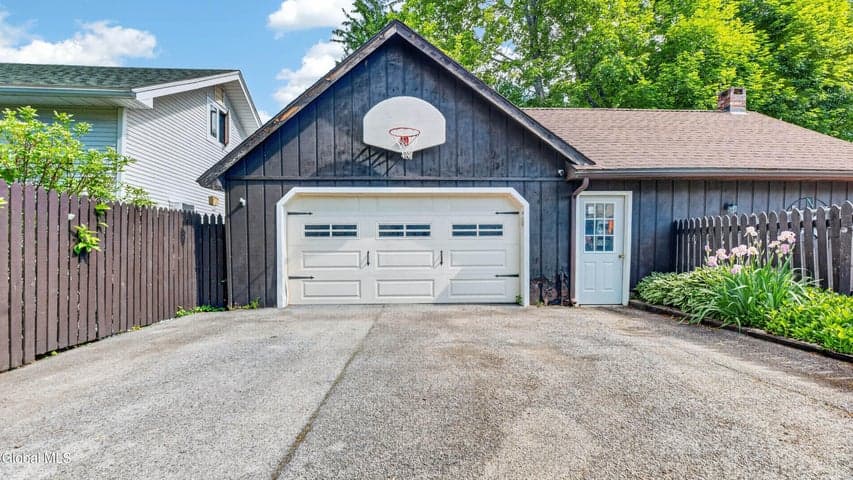 19 W Montgomery Street, Johnstown, NY, photo 3