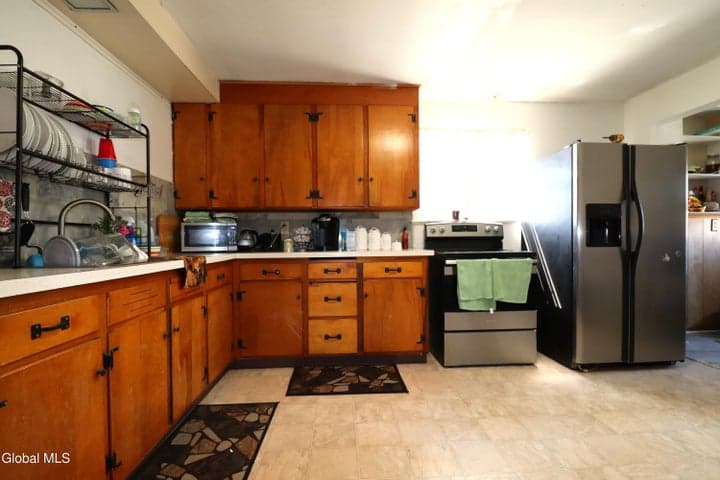 828 Harrison Avenue, Schenectady, NY, photo 4