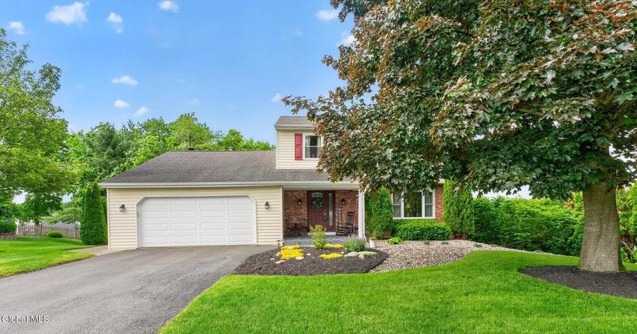 19 Debbie Marie Court, Colonie, NY, photo 2