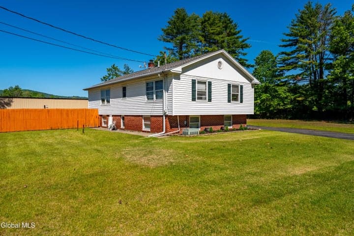 10 Merritt Road, Queensbury, NY, photo 3