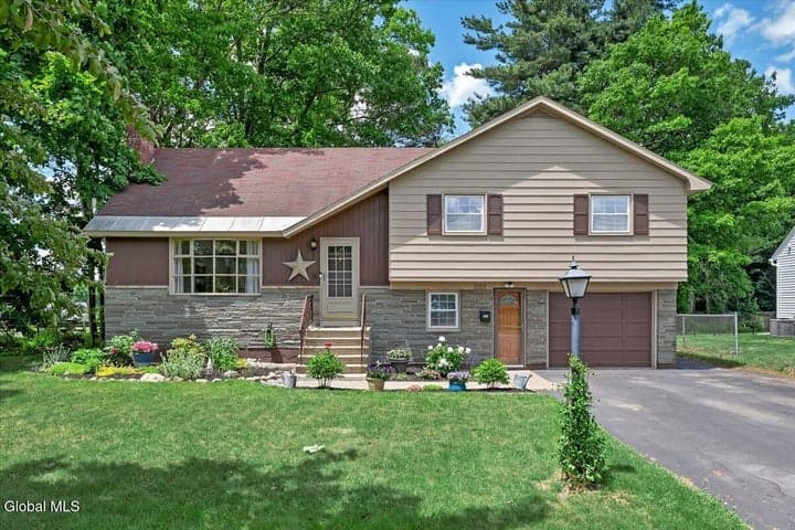 2153 Van Wormer Road, Rotterdam, NY