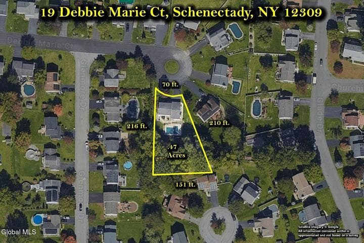 19 Debbie Marie Court, Colonie, NY, photo 3