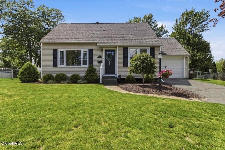 33 Glennon Road, Colonie, NY, photo 1