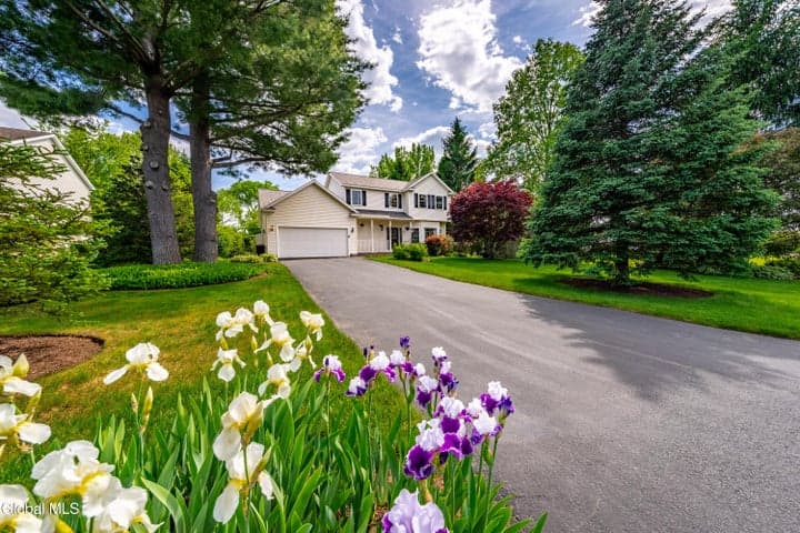 22 Blue Jay Way, Clifton Park, NY, photo 2