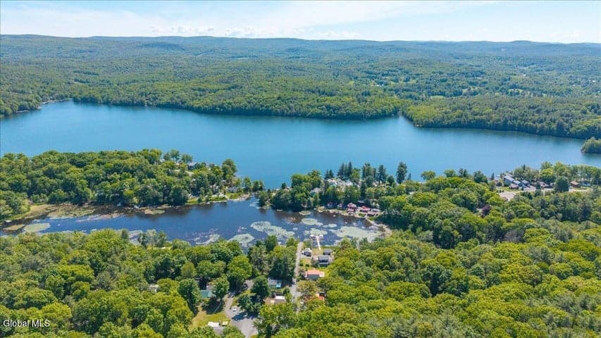 12 Whitney Drive, Nassau, NY, photo 4