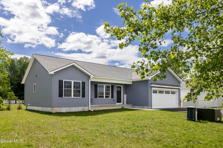 4 Alexander Way, Hudson Falls, NY, photo 1