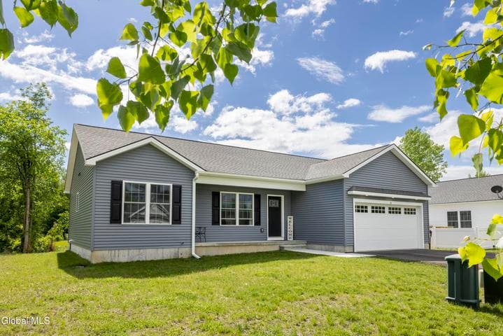 4 Alexander Way, Hudson Falls, NY, photo 2