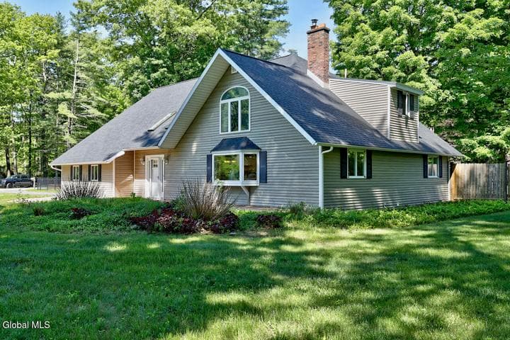 1 Lakeview Drive, Wilton, NY