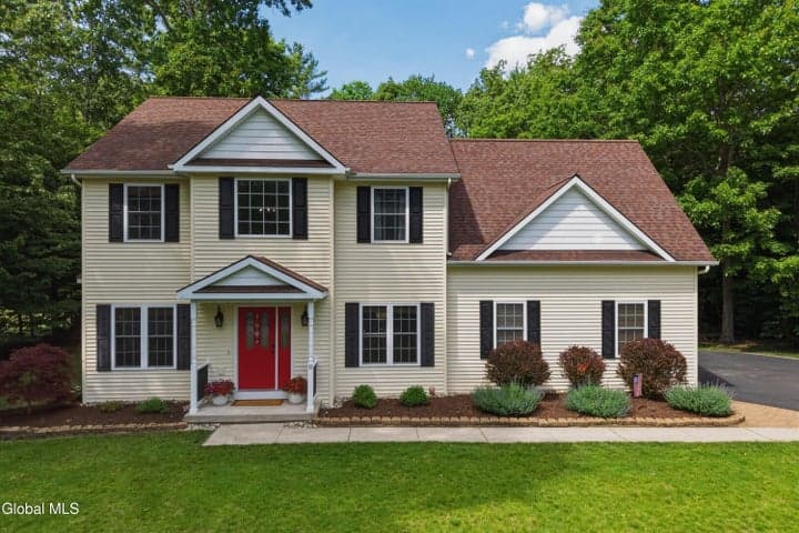 11 Oakwood Court, Ballston Spa, NY