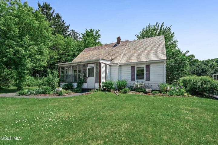4 W Avenue B, North Greenbush, NY