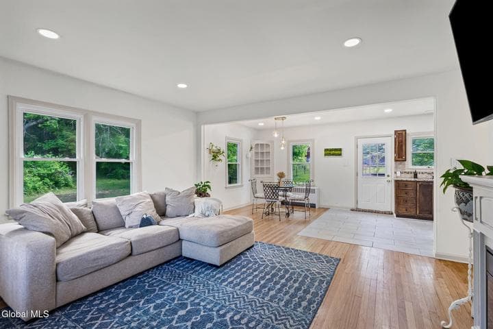 4 W Avenue B, North Greenbush, NY, photo 5